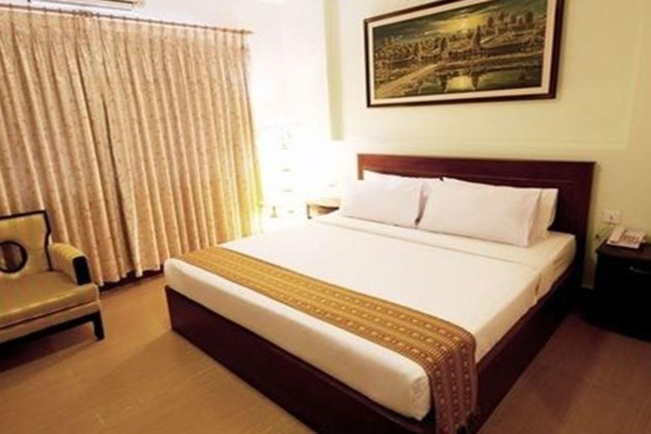Hotel Luxury World Phnom Penh Exterior photo