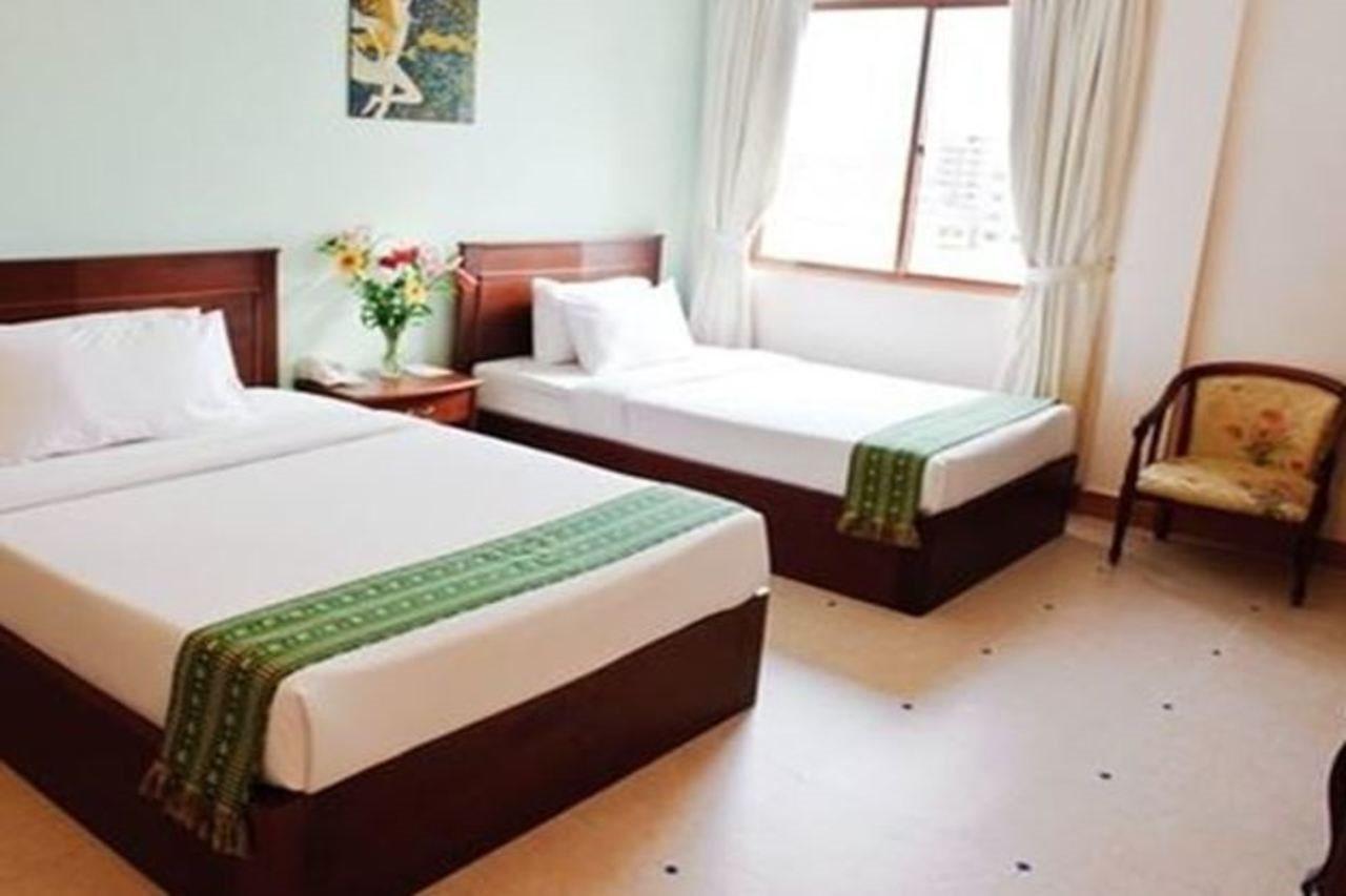 Hotel Luxury World Phnom Penh Exterior photo