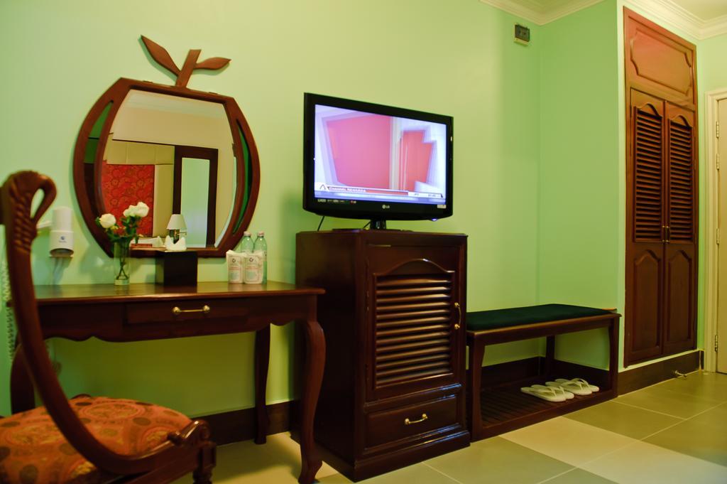 Hotel Luxury World Phnom Penh Exterior photo