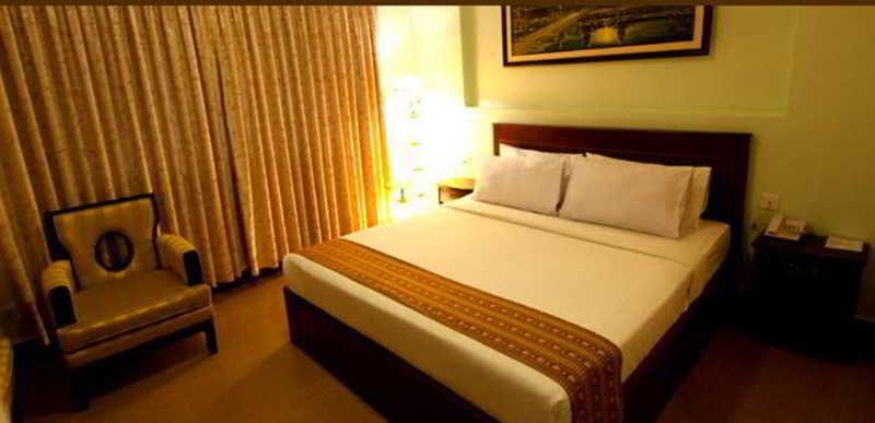 Hotel Luxury World Phnom Penh Exterior photo