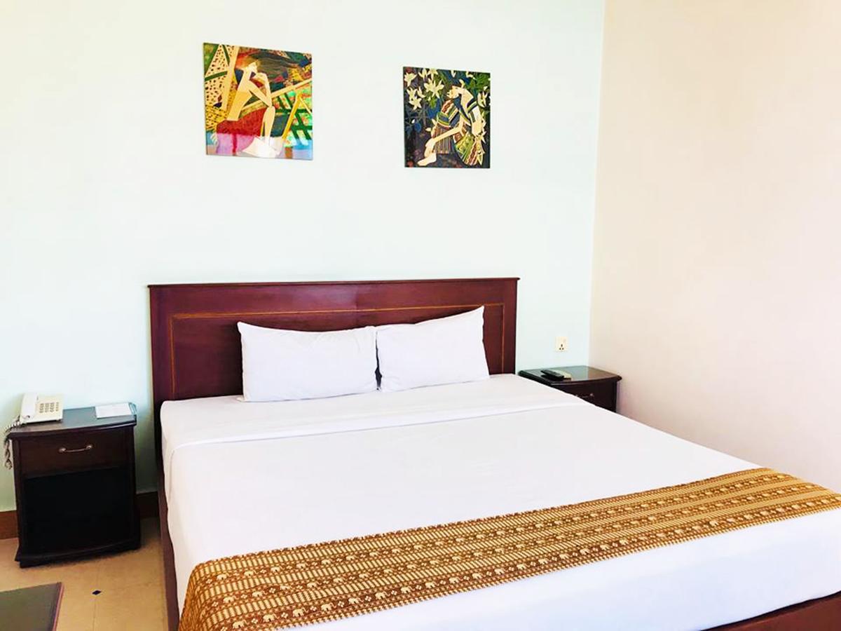 Hotel Luxury World Phnom Penh Exterior photo