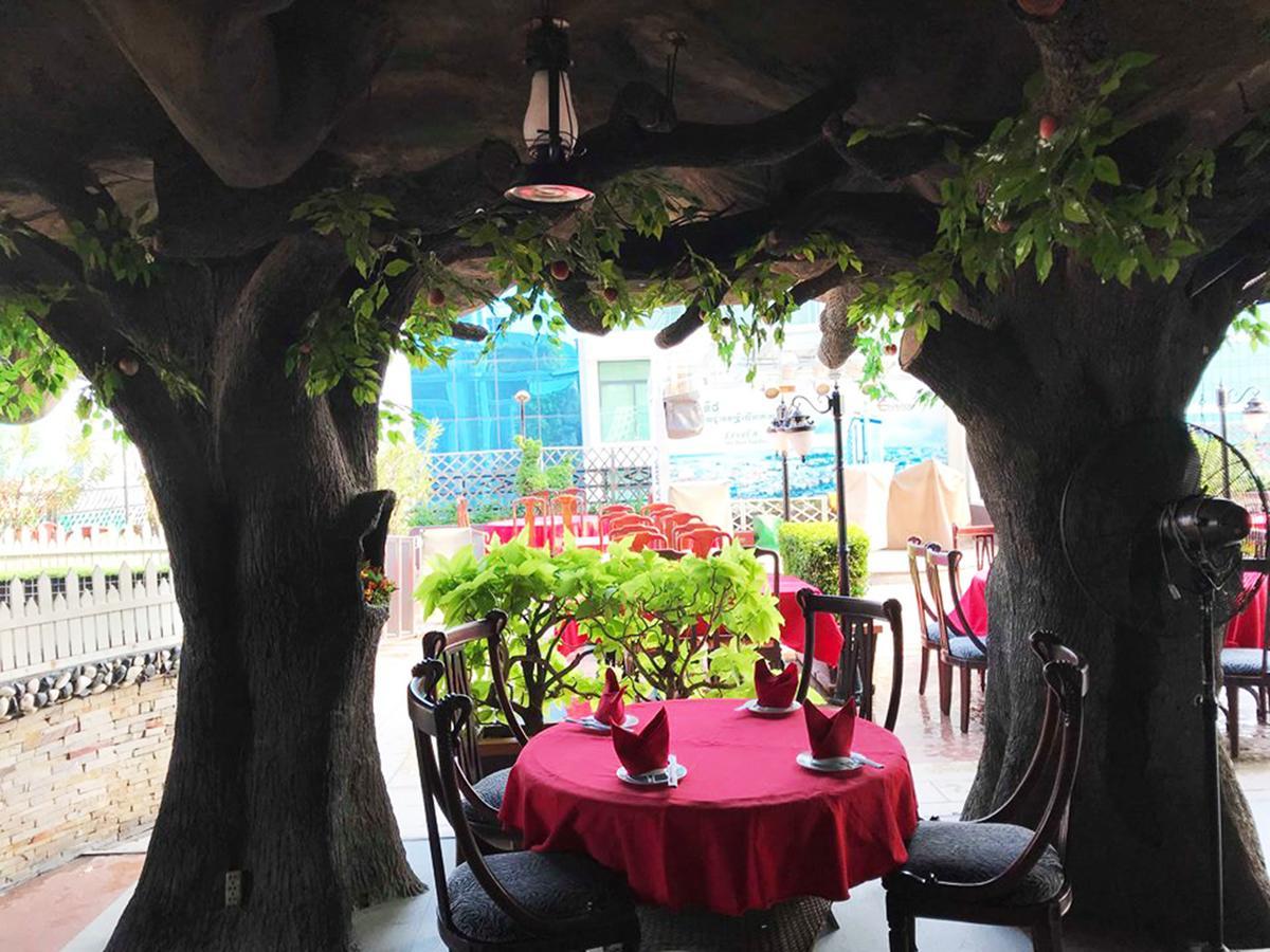 Hotel Luxury World Phnom Penh Exterior photo