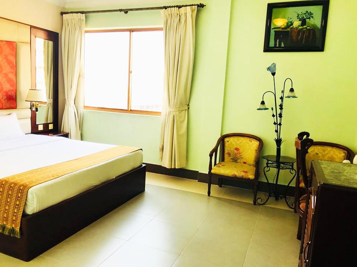 Hotel Luxury World Phnom Penh Exterior photo