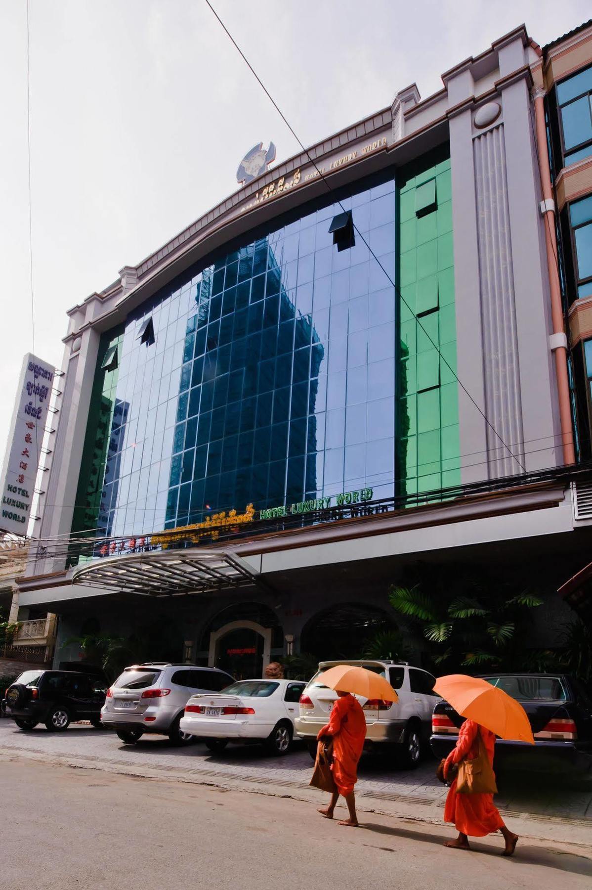 Hotel Luxury World Phnom Penh Exterior photo