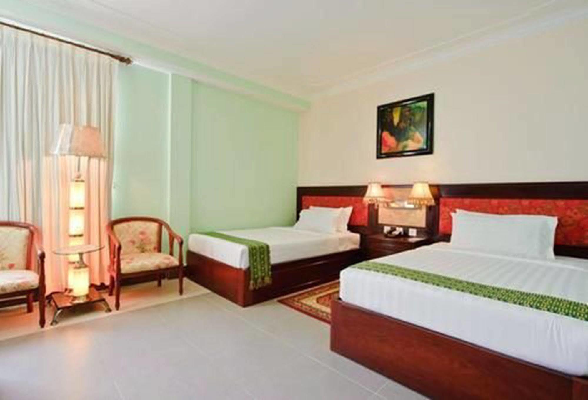 Hotel Luxury World Phnom Penh Exterior photo